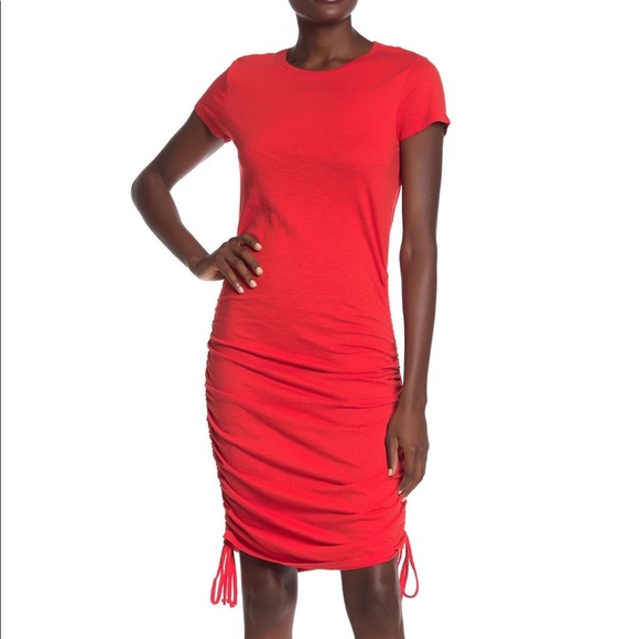 🆕 SUSINA RED RUCHED MIDI DRESS - Picture 1 of 8